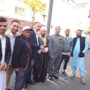 Group foto outside mosque